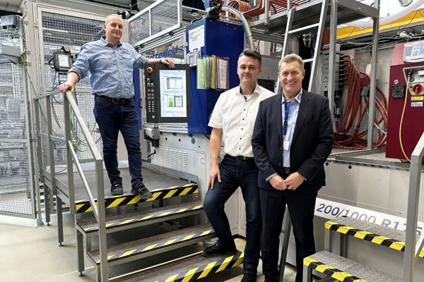 產(chǎn)能翻倍！威猛立式注塑機(jī)助Swoboda打造全自動化產(chǎn)線?